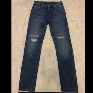 Levi’s 501 boyfriend jeans size 25